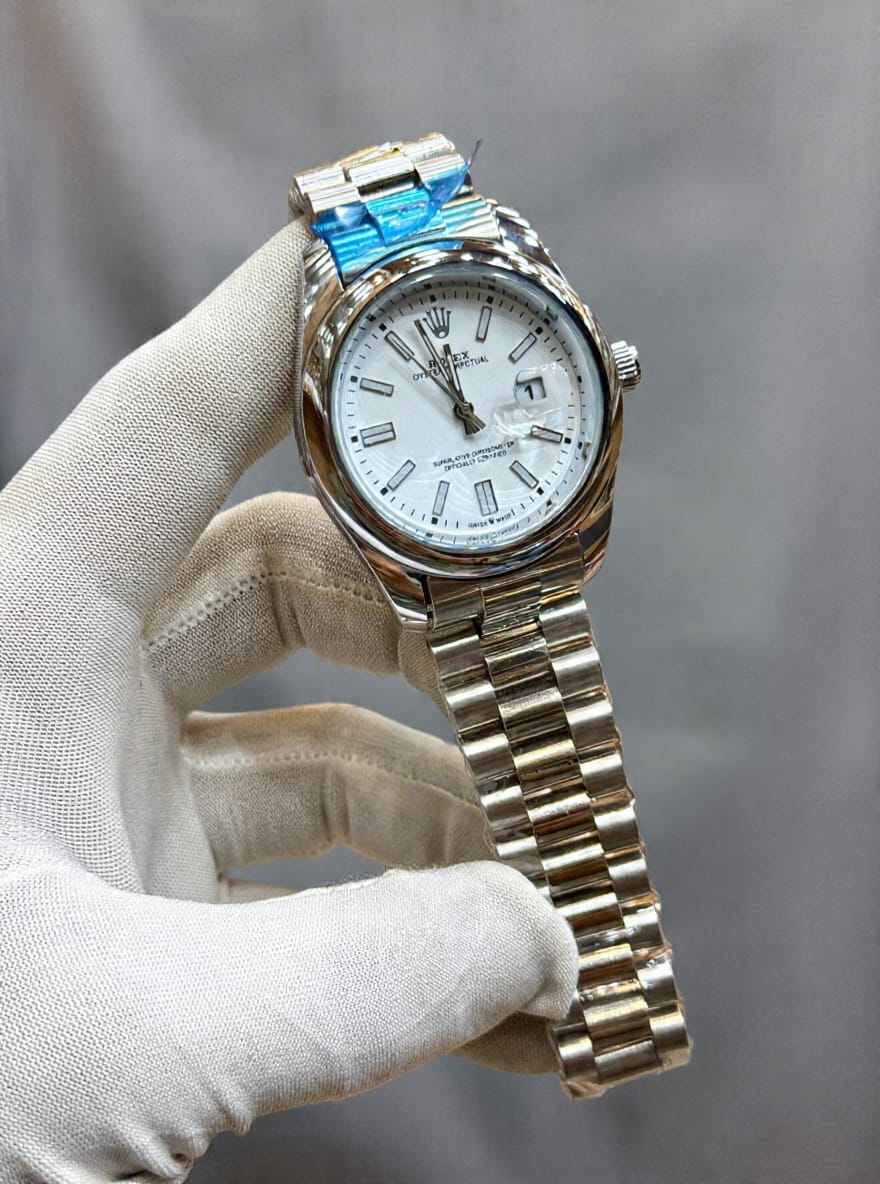 Rolex Brand Oyster Perpetual Watch With Stainless Steel Chain - Quality Timepiece Featuring Date Function And Radium Details For Enhanced Visibility
